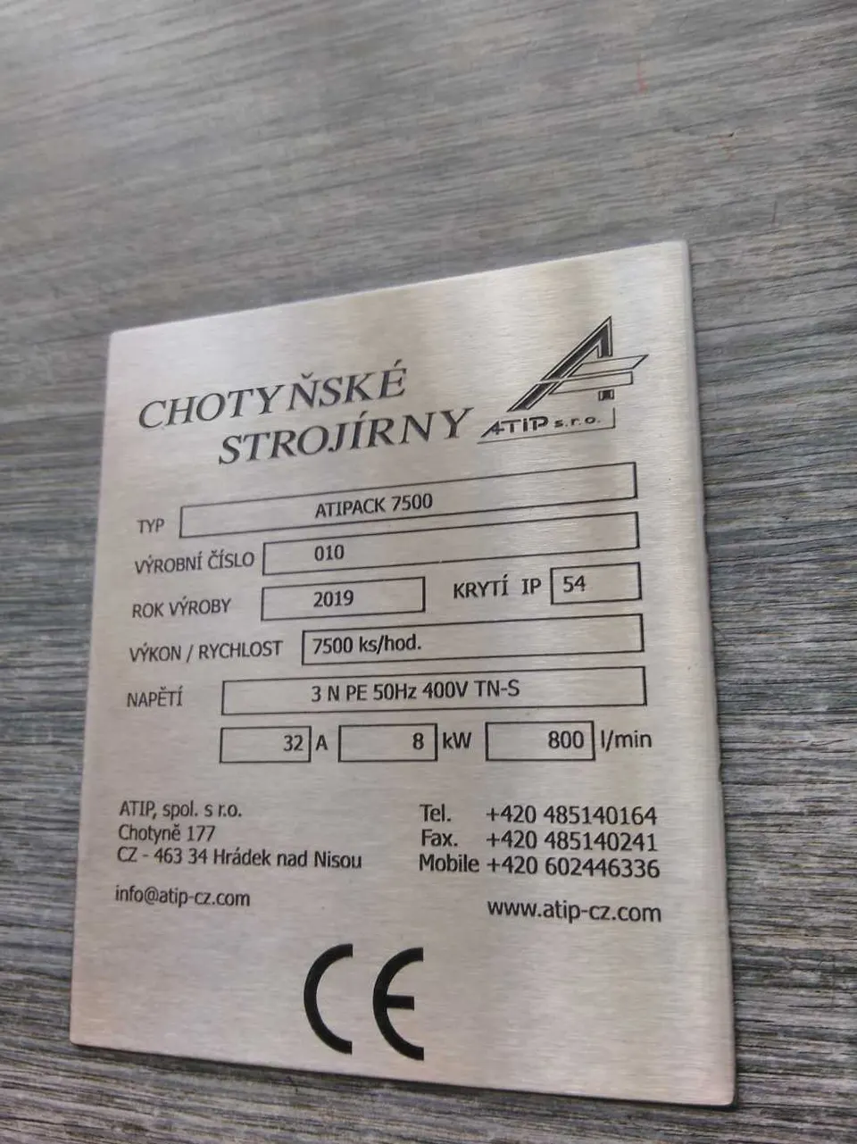 Typový štítek – broušená nerez, leptaná a barvená